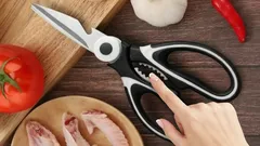 Ako si myslíte, na čo slúžia tieto malé zúbky na nožniciach?