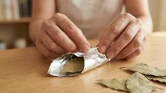 Prečo sa podľa feng-šuej bobkový list zabaľuje do alobalu a nosí v peňaženke?